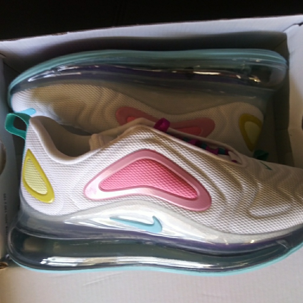 Brand New Womens Air Max 270